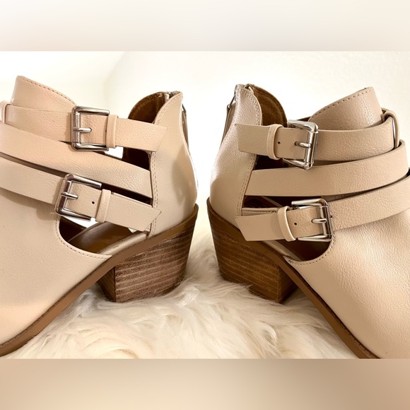 NWOT 7.5 Double Buckle Cutout Heeled Boots - Picture 5 of 11